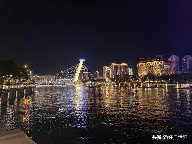 夜幕下的海河