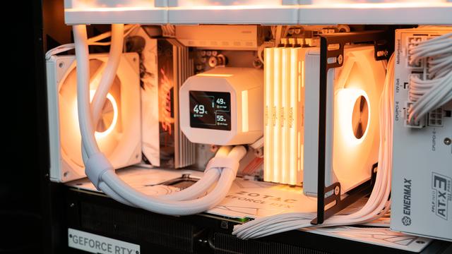 银白顶配，98X3D+技嘉B850M雕妹+索泰RTX 5080+6400C28 96GB装机