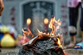 “龙年无春不上坟，上坟祸事要临门”，今年清明节，要去上坟吗？图片