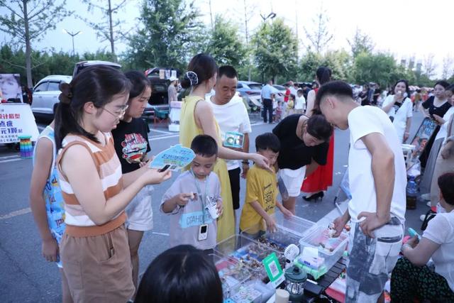 又“红”又“潮”！杨凌星空集市“点燃”渭河夏夜