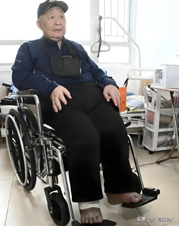 出名后出轨保姆、气死原配，如今77岁的他晚景凄凉，子女与其割席