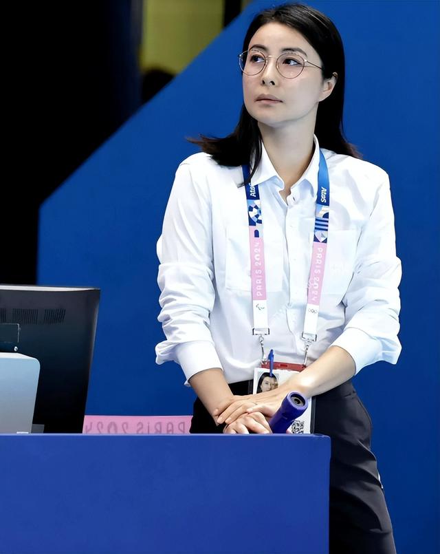 霍启刚高调官宣喜讯仨月，郭晶晶再破天花板，让整个贵妇圈沉默了