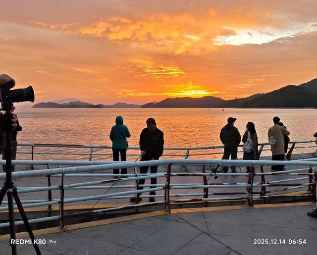 到沙头角看海上日出