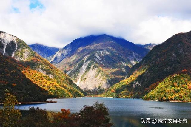 文县天池的秋，是上帝打翻的调色盘！