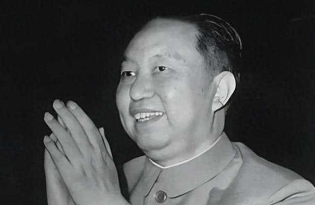 她15岁入党，18岁和主席成亲	，如今仍健在，却几乎不出来露面