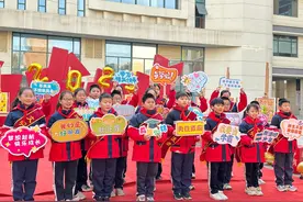 今天，河北中小学校园惊现大量“小哪吒”图片