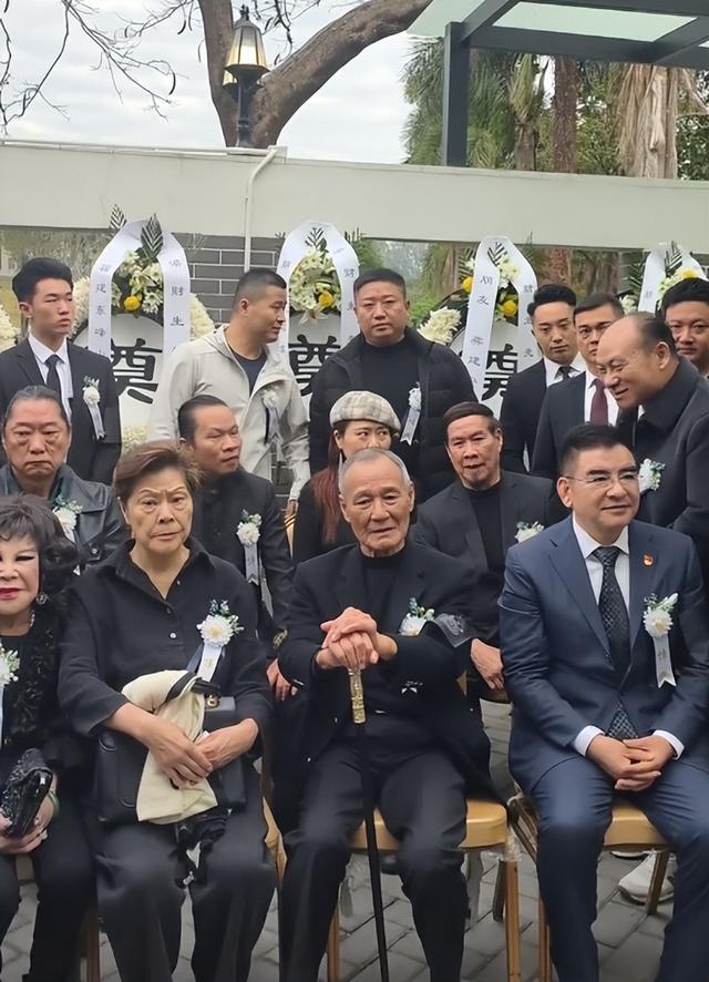 一场追悼会，戳穿了梁小龙在香港的真实地位	，原来成龙没说谎！