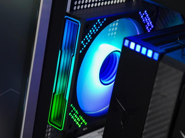 8G显存是原罪，还是光追来背锅？RTX5060金属大师对比评测