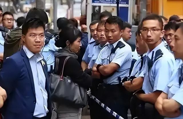 她拒唱国歌否认是中国籍，还将俩儿子户口落到国外，她现状如何？