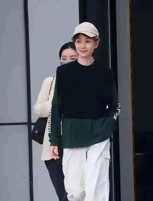 难以相信！她已经61岁了	，看起来竟然像三四十岁的样子！