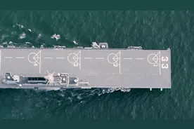 075、071组两栖作战编队，通过宫古海峡，执行实战化演训任务图片