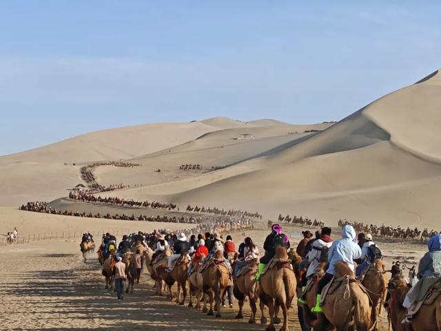双节同庆，欢乐满溢！鸣沙山月牙泉再现文旅热潮