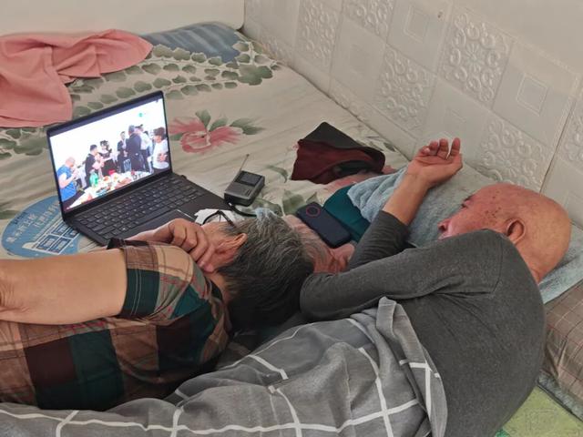8月，「渴望自由，像治不好的病」（上）
