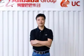 十年前将UC卖给马云，套现300亿全部用来造车，如今他一战成名图片