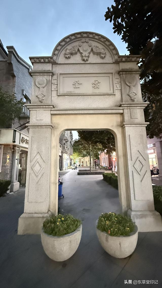 探秘浦东绿都绣云里：海派风情与现代商业的梦幻交织