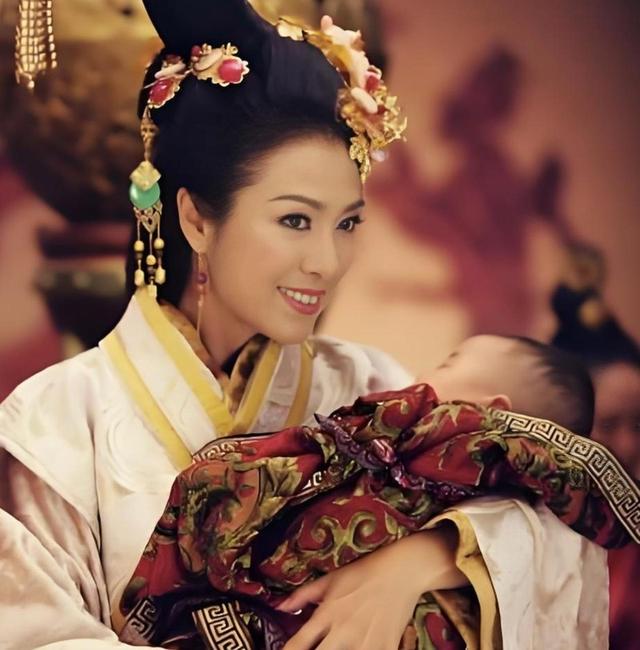 15岁朱见深邀请32岁乳母共浴，发现她屁股上红印，大怒：废除皇后