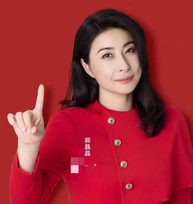 临近年关	，轻松"拿捏"霍启刚的郭晶晶，竟意外走上了倪萍的老路