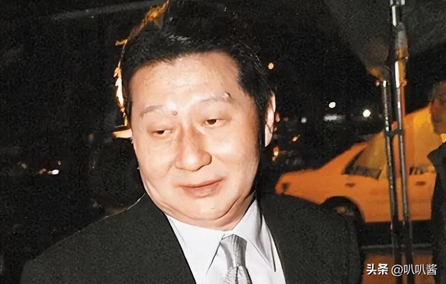包养情人无数，娶初中同学女儿为妻，玩老婆闺蜜，嗜色如命的富豪