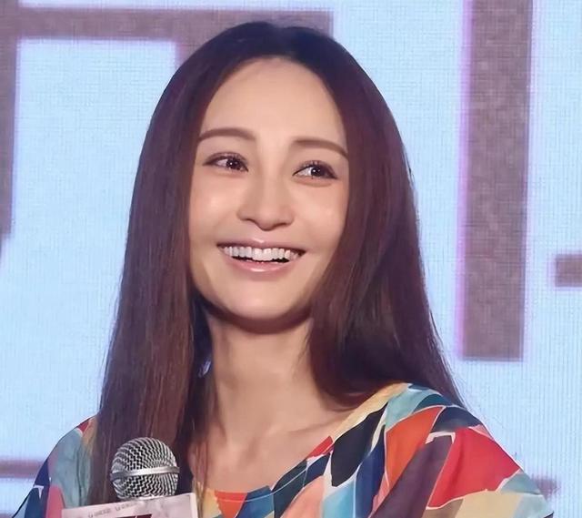 从“万人捧”到“万人嫌”，4位声誉一落千丈的女星，到底冤不冤
