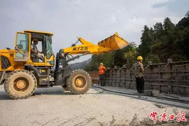 秋高气爽施工忙 炉慈高速公路常德段建设快速推进图片
