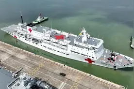 动手的信号？解放军万吨医疗船驰援南海，菲律宾不服可以来试一试图片