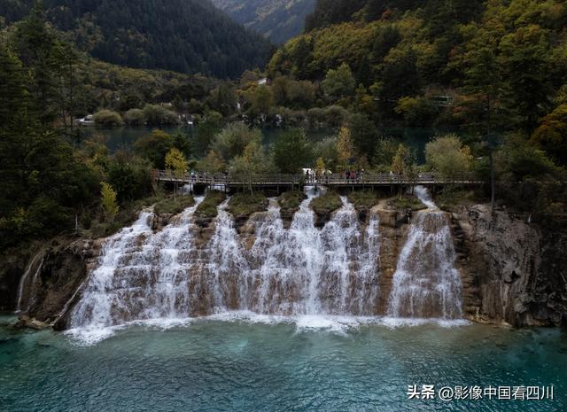 四川阿坝：金秋九寨美如画