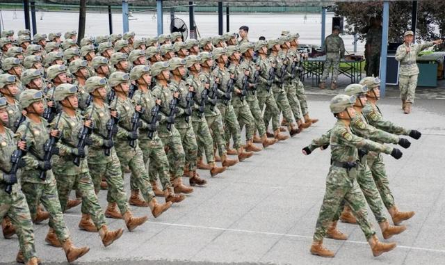 “老兵不老”！53岁教练三上阅兵场，背后故事震撼人心！