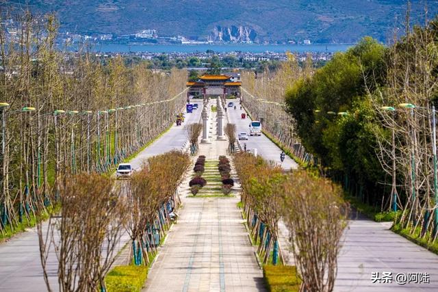 你知道吗？丽江有条1.2公里长的网红路，风景绝美游客却很少