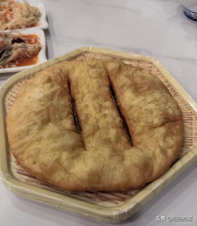 在甘肃省定西市临洮县吃了牛肉面，一碗面条多到足够两个人一起吃