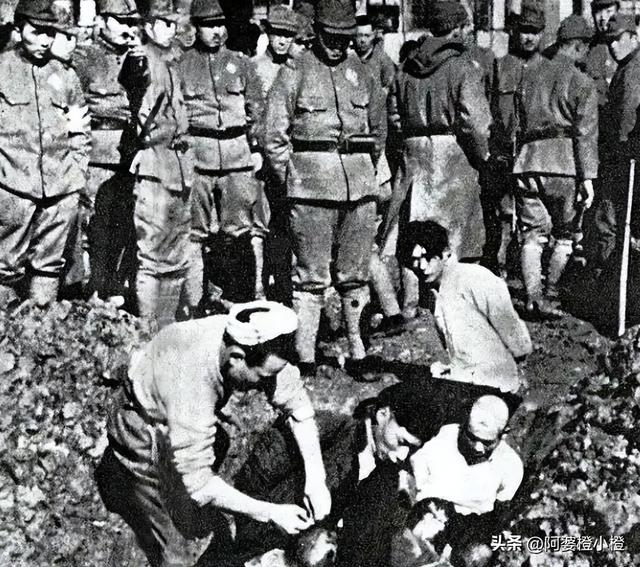 不要被电视剧骗了，这才是日本鬼子的样子，照片里都是罪恶的铁证