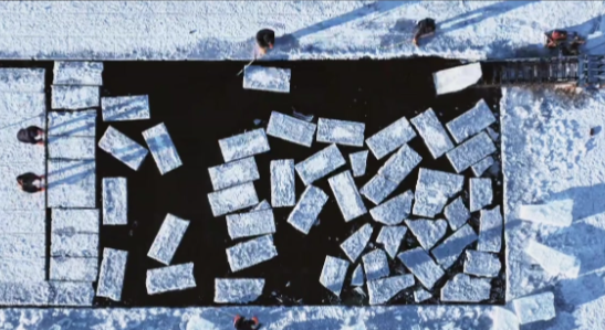 8亿造冰雪王国，只开2月！越“亏”越要办？哈尔滨27年顶级阳谋