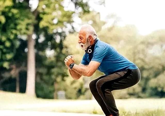 每天晚上坚持做深蹲的人，身体会悄悄出现4个好处	，但要做标准了