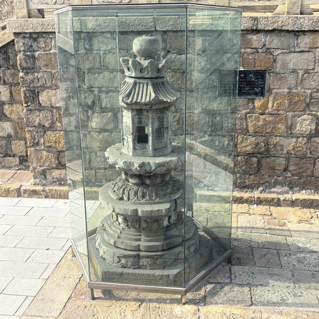 长子县的法兴寺，完全从异地搬迁，寺内三绝全国无双，是最大看点