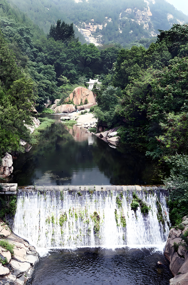 山东被低估的仙山，山峦叠嶂，溪流蜿蜒，被誉为 “江北小九寨”