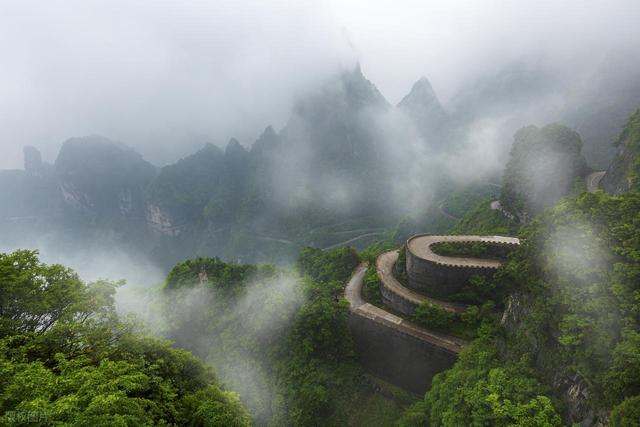 北京没想到	，河北也没想到，现在的张家界，怎么突然这么火了！