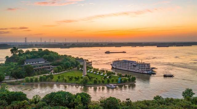 候车新玩法!机器人“墨茵”上岗,这里还有专属福利