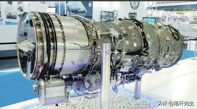 民企量产高超导弹VS光辉坠毁：航空工业差距藏着什么？