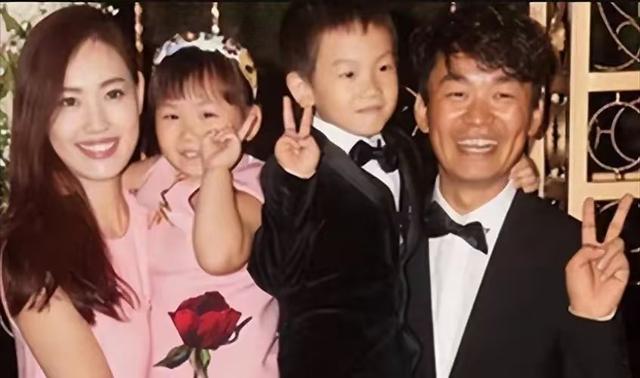 王宝强儿子已长大，是谁的亲儿子一目了然，观众：太像了