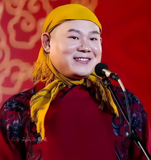 才宣布不上2026央视春晚，岳云鹏被扒底朝天，打小抄是冰山一角
