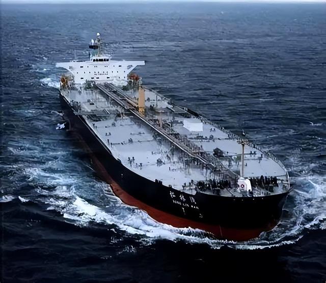 公海当私域？美军扣押俄罗斯油轮，俄高官大怒：该击沉美军舰了！