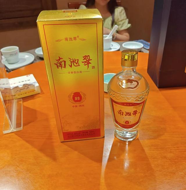 天热喝啤酒，不管啥牌子，这4种啤酒尽量少喝，都是工业啤水