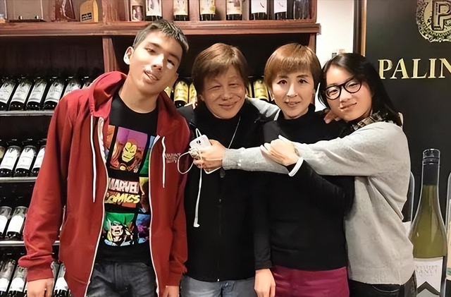 梁小龙被曝离世1天，私生活被扒底朝天，原来他和杨少华处境一样