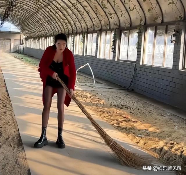 香港艳星下嫁农村小伙，12年前“裸照门”让她事业尽毁，如今怎样