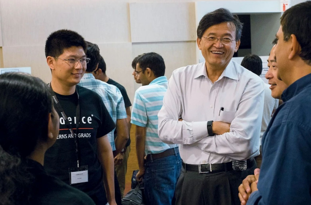 特朗普疯狂打压华人精英，勒令华人CEO辞职，因为他发现，全球几大半导体巨头的掌舵者，全是东方面孔