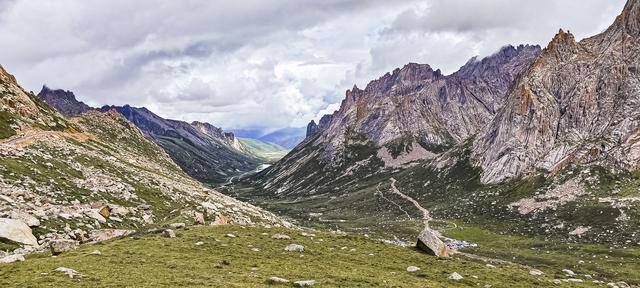 神山石骨、嶙峋万仞，川西梦幻之地