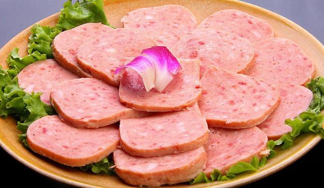胃癌患者饮食指南：若不想给胃添“负担”，少吃肥肉，多吃这7样
