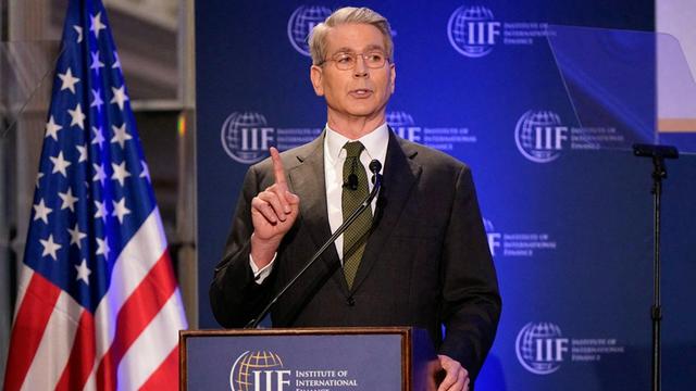 美方打来电话不到24小时，特朗普对华称呼就变了，明确拒绝当老二