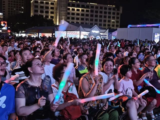 人人人人人！肇庆啤酒嘉年华开幕，现场好震撼→
