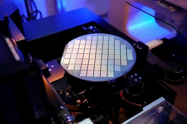 允许高通等美企向华为出货，荷兰动真格的了，外媒：事情闹大了