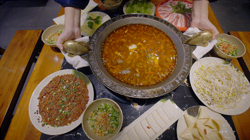 被重庆光芒掩盖，这座小城被一碗“刨猪汤”带火，景点几乎免费看